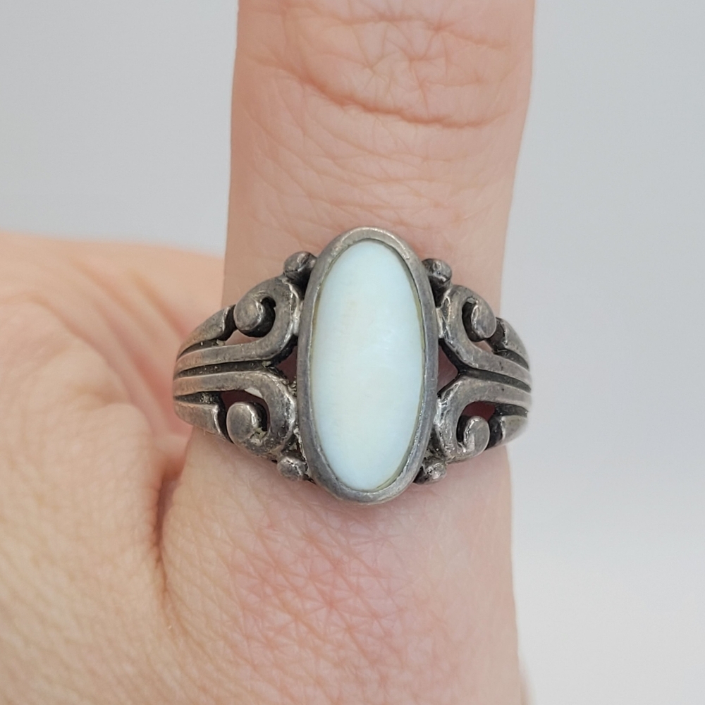 Vintage NV Mother of Pearl 925 Sterling Silver Scrollwork Ring Size 8.75